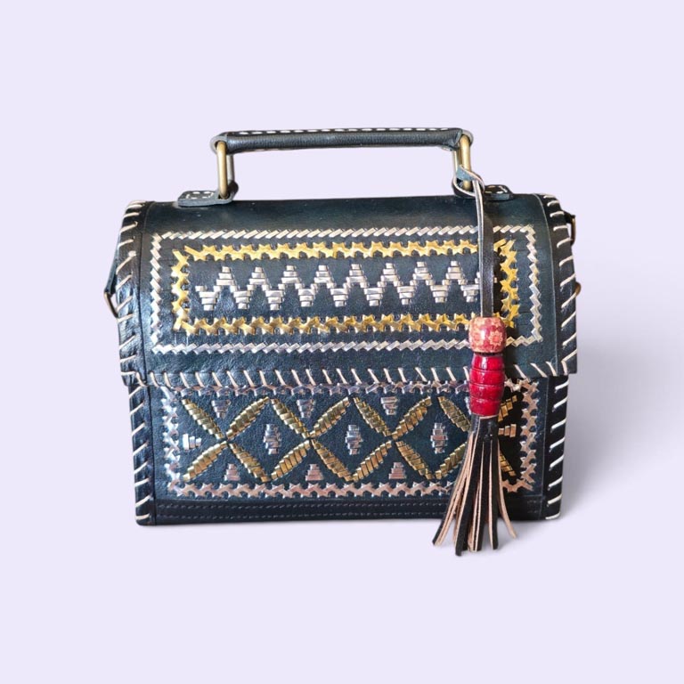 Handcrafted bags10 Kutch Handcrafted Leather Hut Bag